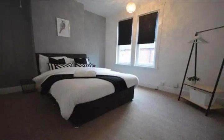 Apartamento Contractordigs With Free Parking - Excellent Road Links Nuneaton Exterior foto